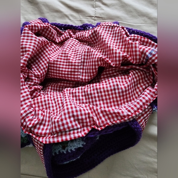 Women's Crochet Handmade Tote Bag with liner and a pocket - Picture 9 of 10